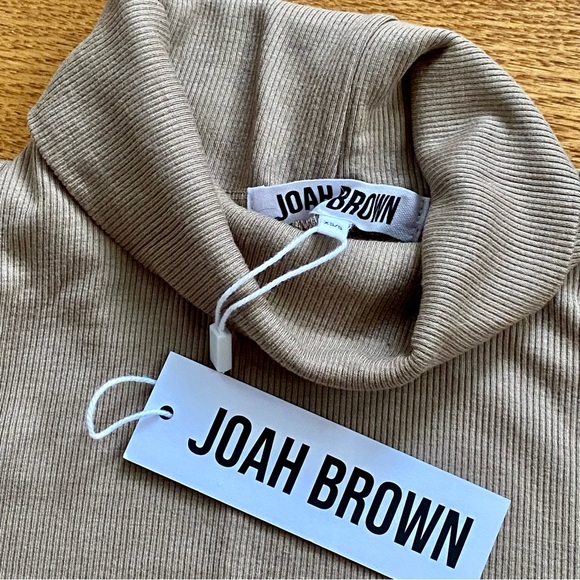Joah Brown Classic Turtlneck - Picture 4 of 5